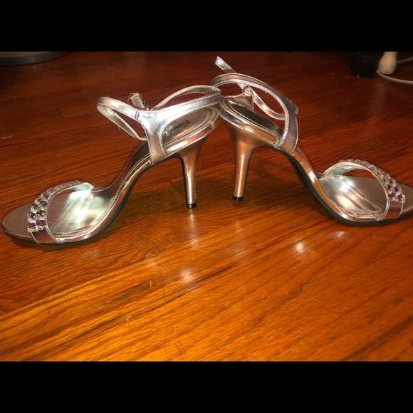 Heels - Picture 2 of 3